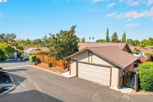5551 Guadalupe Ct, Concord, CA 94521