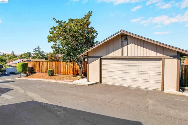 5551 Guadalupe Ct, Concord, CA 94521