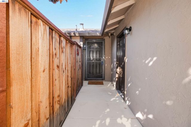 5551 Guadalupe Ct, Concord, CA 94521