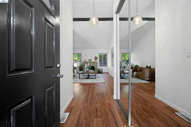 5551 Guadalupe Ct, Concord, CA 94521
