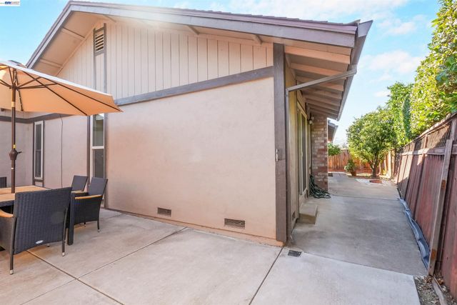 5551 Guadalupe Ct, Concord, CA 94521