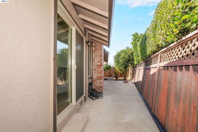 5551 Guadalupe Ct, Concord, CA 94521