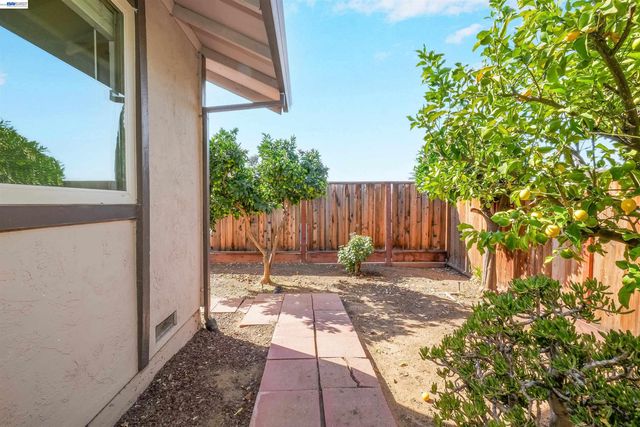 5551 Guadalupe Ct, Concord, CA 94521