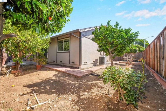 5551 Guadalupe Ct, Concord, CA 94521