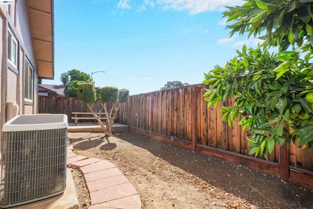 5551 Guadalupe Ct, Concord, CA 94521