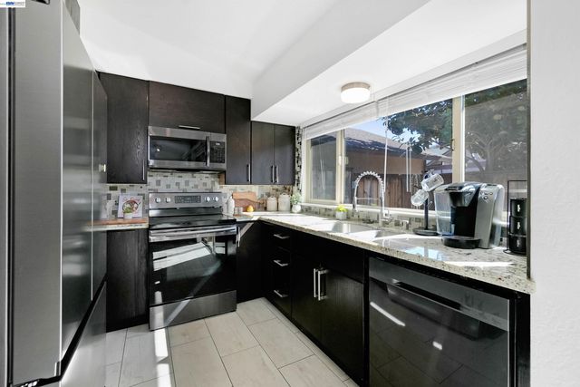 5551 Guadalupe Ct, Concord, CA 94521