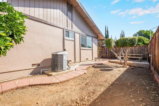 5551 Guadalupe Ct, Concord, CA 94521