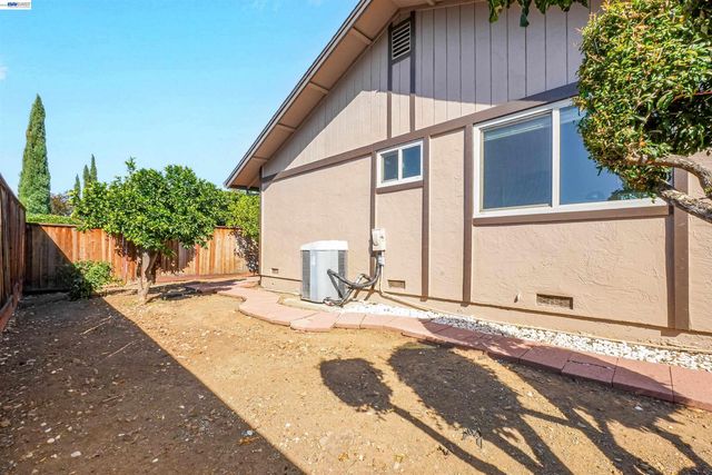 5551 Guadalupe Ct, Concord, CA 94521