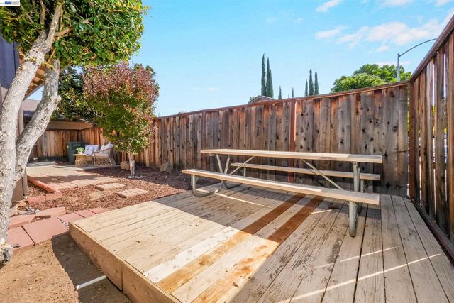 5551 Guadalupe Ct, Concord, CA 94521