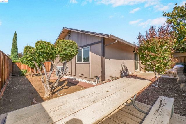5551 Guadalupe Ct, Concord, CA 94521
