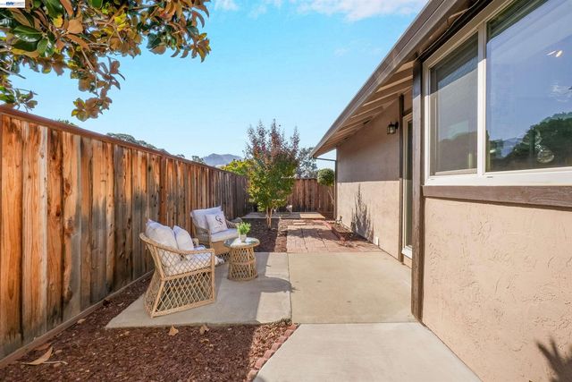 5551 Guadalupe Ct, Concord, CA 94521