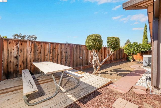 5551 Guadalupe Ct, Concord, CA 94521