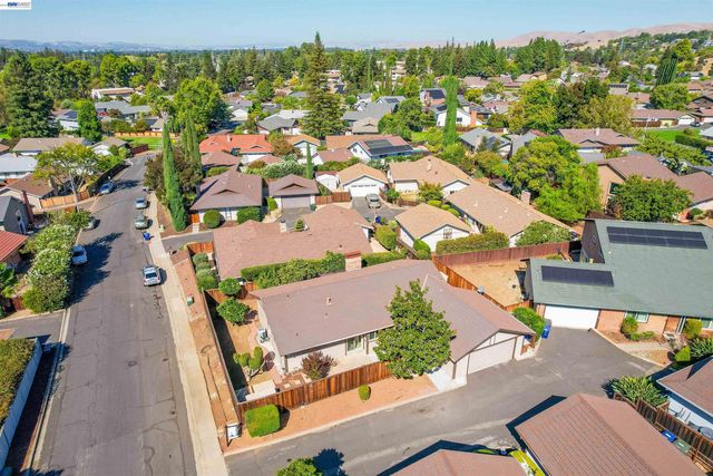 5551 Guadalupe Ct, Concord, CA 94521
