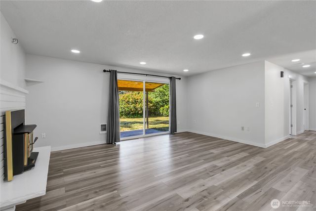 6902 157th Street Ct E, Puyallup, WA 98375