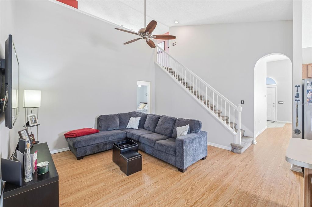 Image 5 of property listing at 13107 HEMING WAY, Orlando, FL 32825