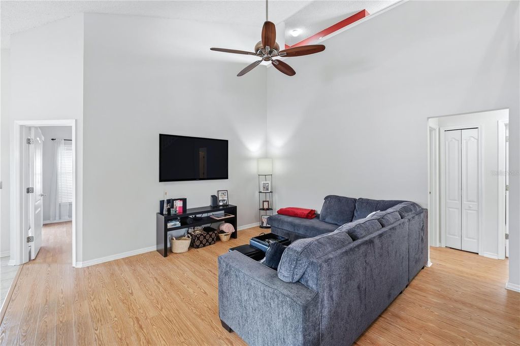 Image 6 of property listing at 13107 HEMING WAY, Orlando, FL 32825