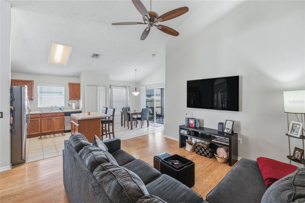 Image 7 of property listing at 13107 HEMING WAY, Orlando, FL 32825