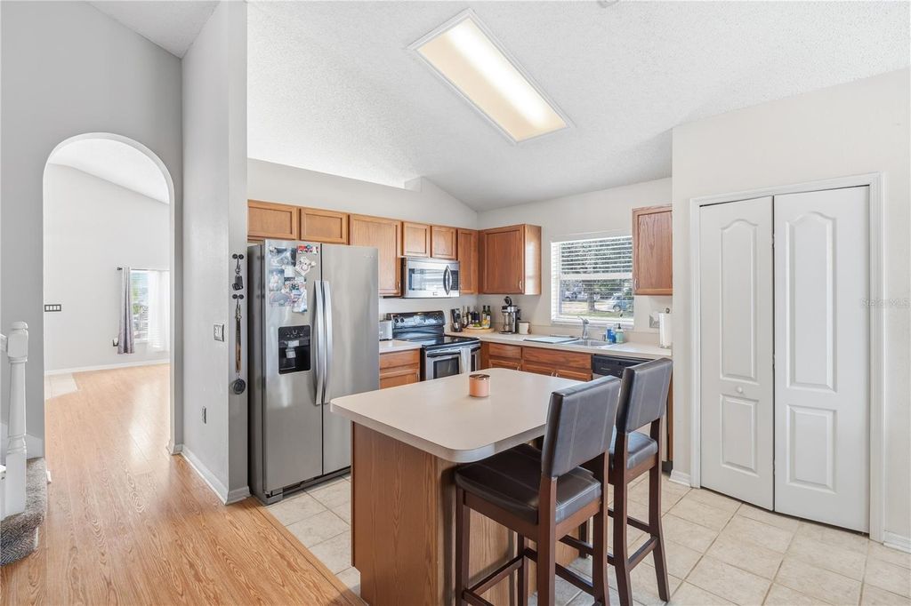 Image 8 of property listing at 13107 HEMING WAY, Orlando, FL 32825