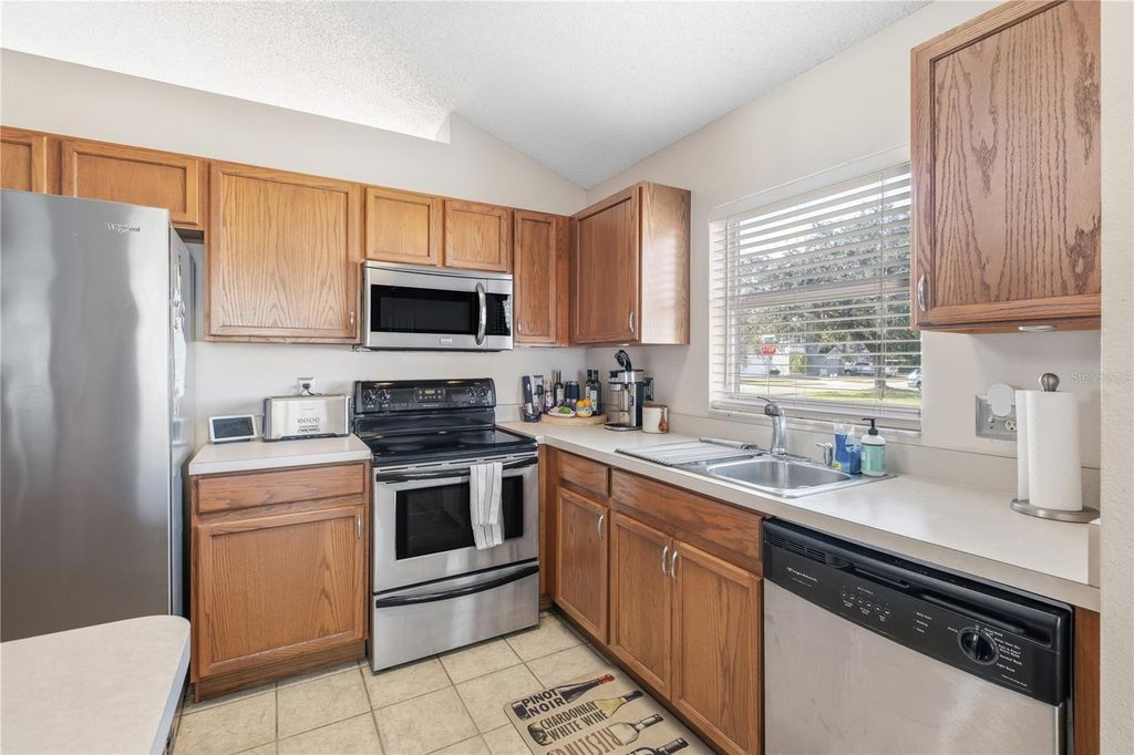 Image 9 of property listing at 13107 HEMING WAY, Orlando, FL 32825