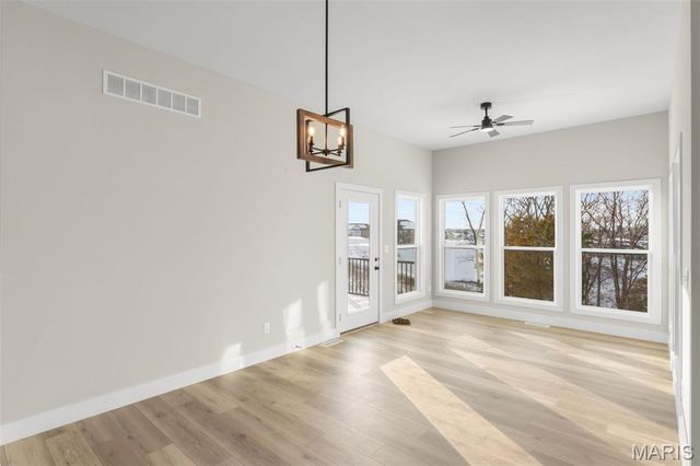 2409 Fiddler's Close Road 111 STB, Washington, MO 63090