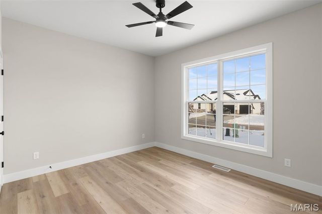 2409 Fiddler's Close Road 111 STB, Washington, MO 63090