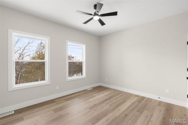 2409 Fiddler's Close Road 111 STB, Washington, MO 63090