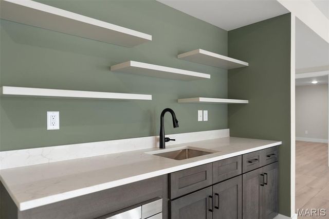 2409 Fiddler's Close Road 111 STB, Washington, MO 63090