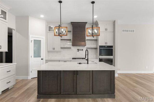 2409 Fiddler's Close Road 111 STB, Washington, MO 63090