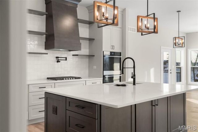 2409 Fiddler's Close Road 111 STB, Washington, MO 63090