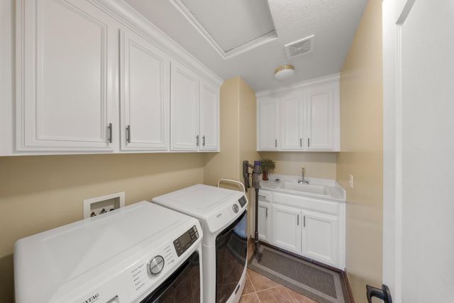 3212 NEW LONDON Ln, Modesto, CA 95355