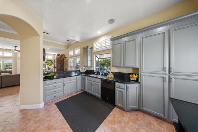 3212 NEW LONDON Ln, Modesto, CA 95355