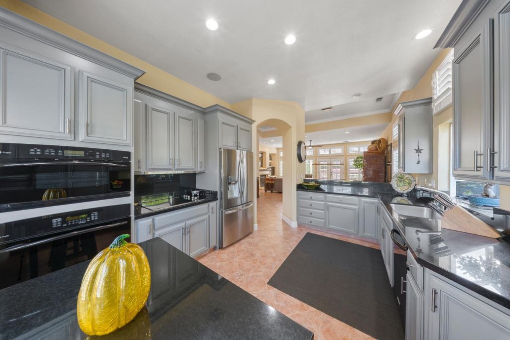 3212 NEW LONDON Ln, Modesto, CA 95355