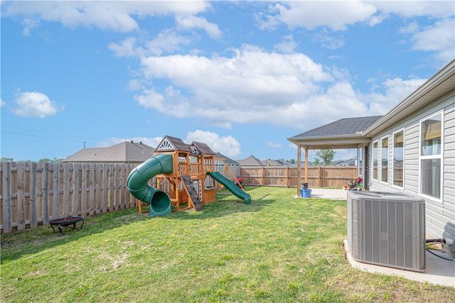 1633 Ace Avenue, Gentry, AR 72734