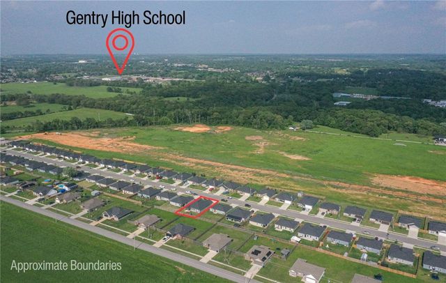 1633 Ace Avenue, Gentry, AR 72734