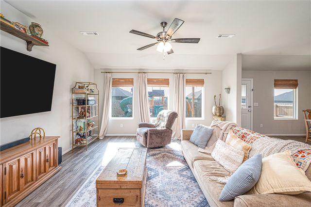 1633 Ace Avenue, Gentry, AR 72734