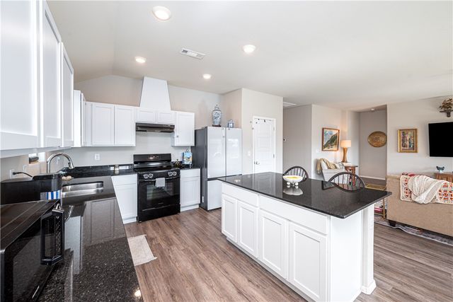 1633 Ace Avenue, Gentry, AR 72734