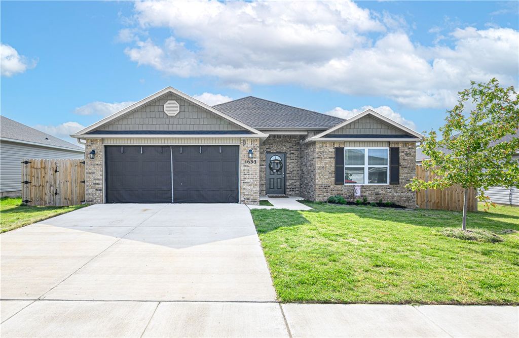 1633 Ace Avenue, Gentry, AR 72734