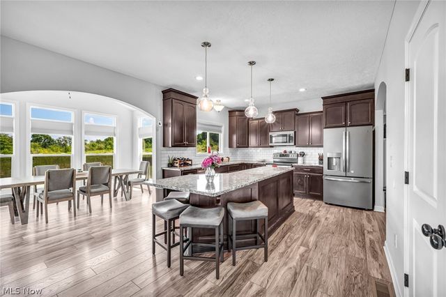 344 Heatherby NE, Hartville, OH 44632