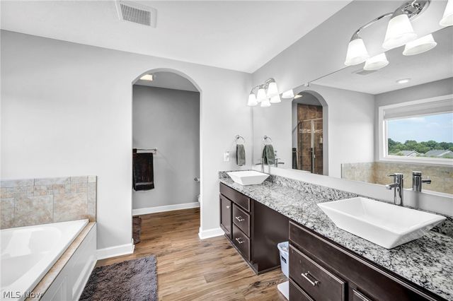 344 Heatherby NE, Hartville, OH 44632