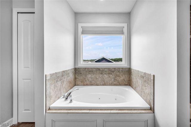 344 Heatherby NE, Hartville, OH 44632