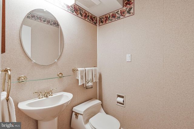 2213 APPLE TREE LN, Silver Spring, MD 20905