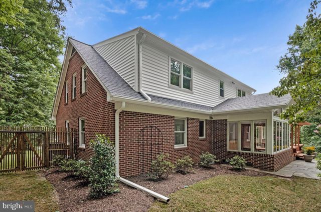 2213 APPLE TREE LN, Silver Spring, MD 20905