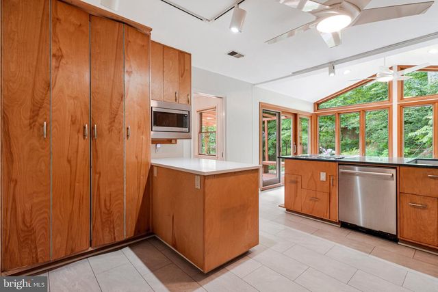 2213 APPLE TREE LN, Silver Spring, MD 20905