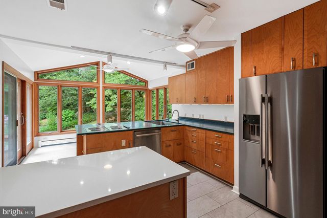2213 APPLE TREE LN, Silver Spring, MD 20905