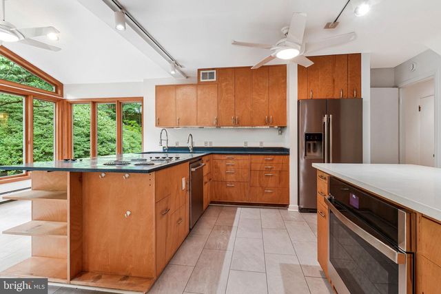 2213 APPLE TREE LN, Silver Spring, MD 20905