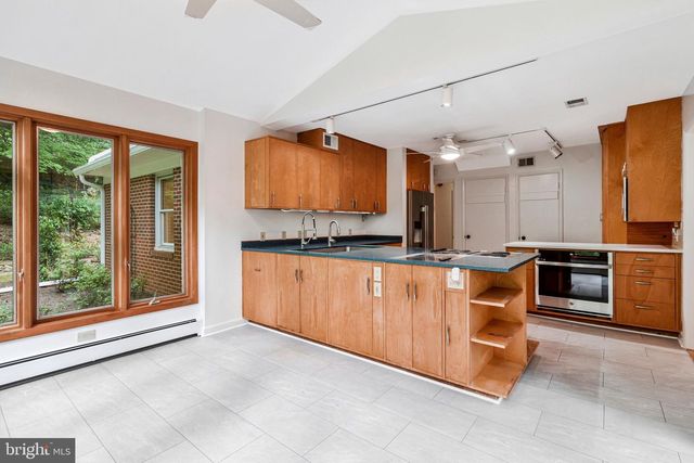 2213 APPLE TREE LN, Silver Spring, MD 20905