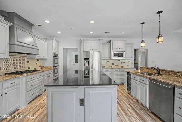6570 Rolling Hills Drive, Olive Branch, MS 38654