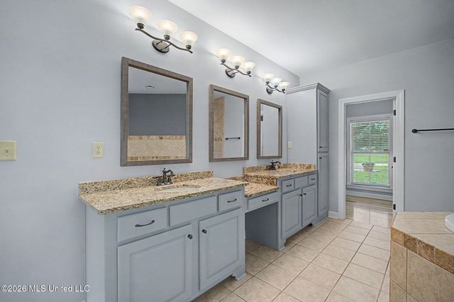 6570 Rolling Hills Drive, Olive Branch, MS 38654