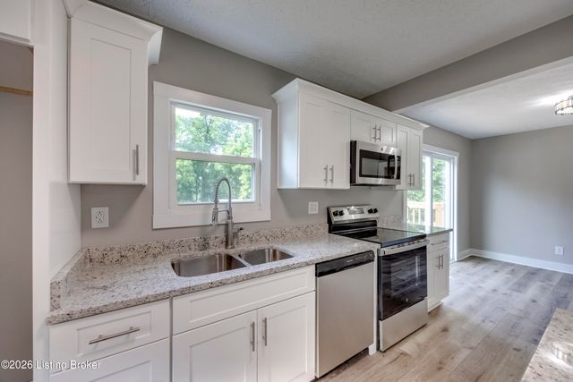 1010 Palatka Rd, Louisville, KY 40214