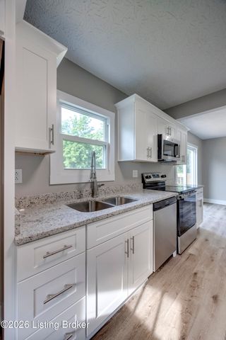 1010 Palatka Rd, Louisville, KY 40214
